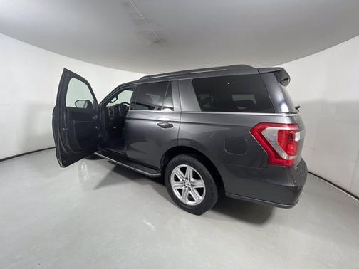 Photo 3 of 19 of 2018 Ford Expedition XLT