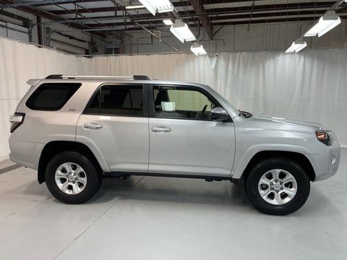 Photo 5 of 18 of 2019 Toyota 4Runner SR5