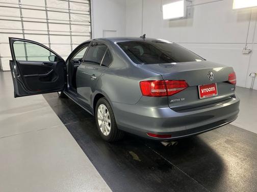 Photo 3 of 17 of 2015 Volkswagen Jetta SE