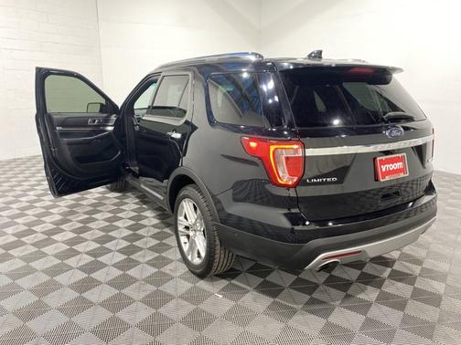 Photo 3 of 19 of 2017 Ford Explorer Limited