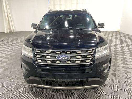 Photo 4 of 19 of 2017 Ford Explorer Limited