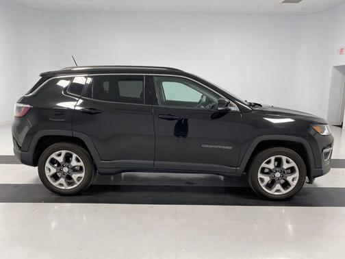 Photo 5 of 17 of 2018 Jeep Compass Limited