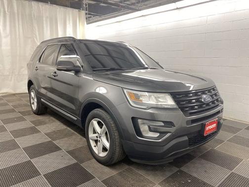 Photo 5 of 19 of 2016 Ford Explorer XLT