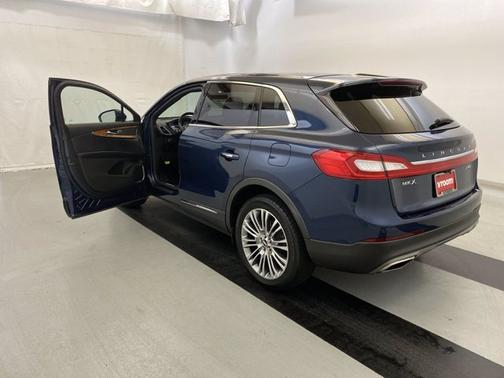 Photo 3 of 19 of 2017 Lincoln MKX Reserve