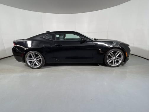 Photo 5 of 17 of 2018 Chevrolet Camaro 2LT