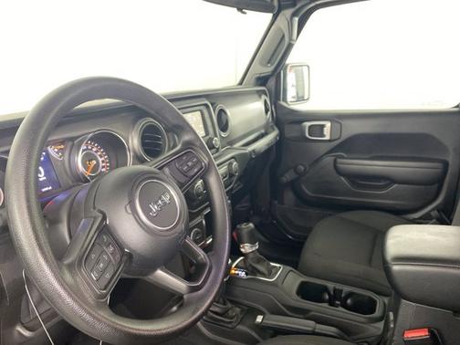 Photo 2 of 18 of 2021 Jeep Wrangler Unlimited Willys Sport