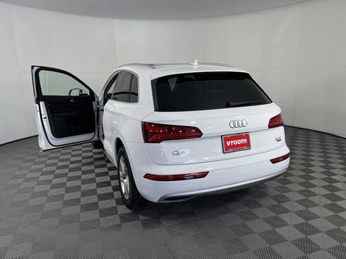 Photo 3 of 19 of 2018 Audi Q5 2.0T Premium Plus
