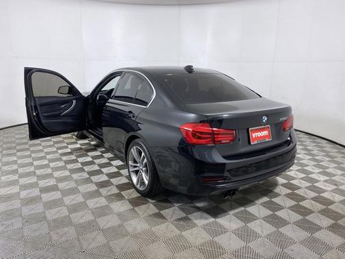 Photo 3 of 18 of 2017 BMW 330 i