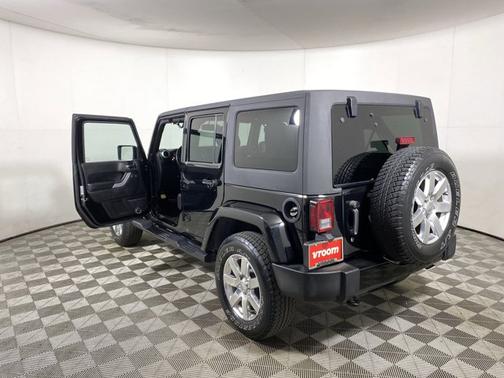 Photo 3 of 17 of 2017 Jeep Wrangler Unlimited Sahara