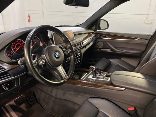 Photo 2 of 19 of 2017 BMW X5 xDrive35i