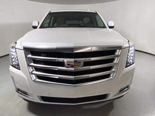 Photo 4 of 20 of 2017 Cadillac Escalade Luxury