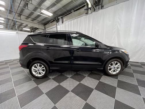Photo 5 of 18 of 2019 Ford Escape SEL