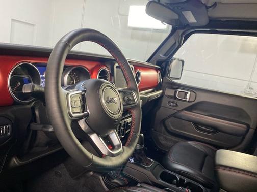 Photo 2 of 18 of 2018 Jeep Wrangler Unlimited Rubicon