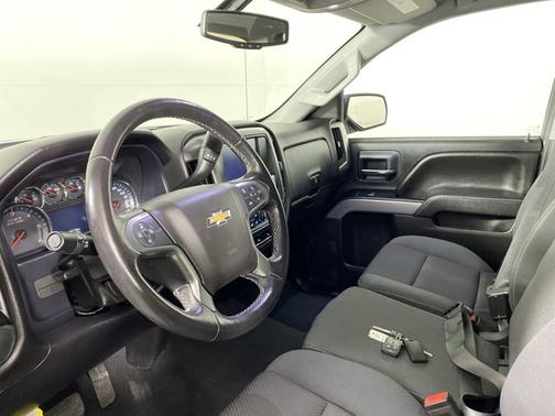 Photo 2 of 18 of 2019 Chevrolet Silverado 1500 2LT