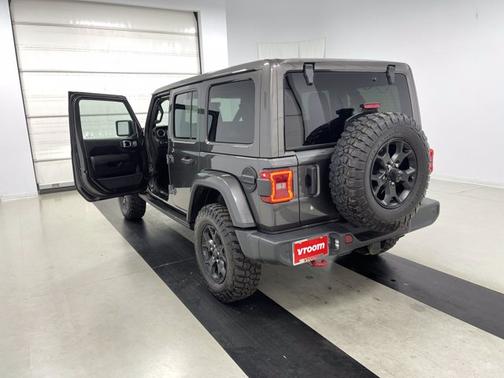 Photo 3 of 18 of 2018 Jeep Wrangler Unlimited Moab