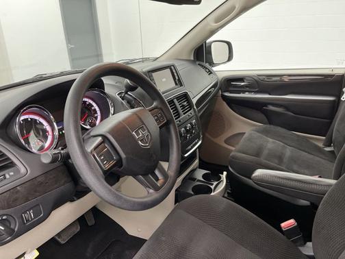 Photo 2 of 19 of 2019 Dodge Grand Caravan SE