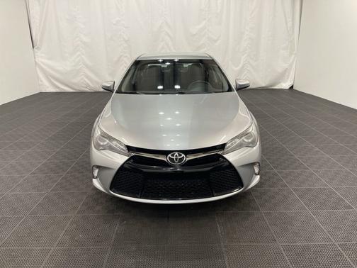Photo 4 of 18 of 2017 Toyota Camry SE