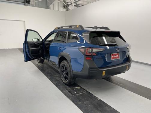 Photo 3 of 19 of 2022 Subaru Outback Wilderness