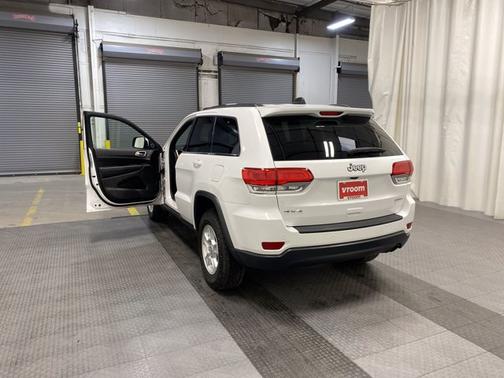 Photo 3 of 18 of 2017 Jeep Grand Cherokee Laredo