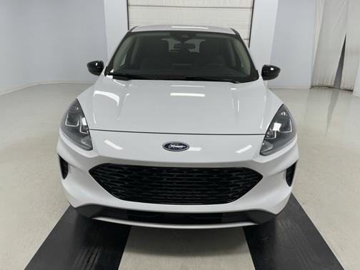 Photo 4 of 18 of 2020 Ford Escape SE Sport Hybrid