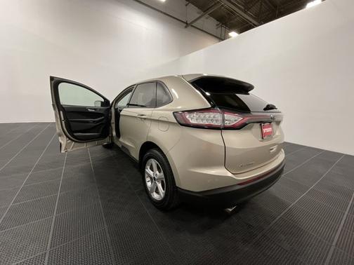 Photo 3 of 19 of 2018 Ford Edge SE