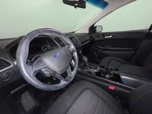 Photo 2 of 19 of 2018 Ford Edge SE