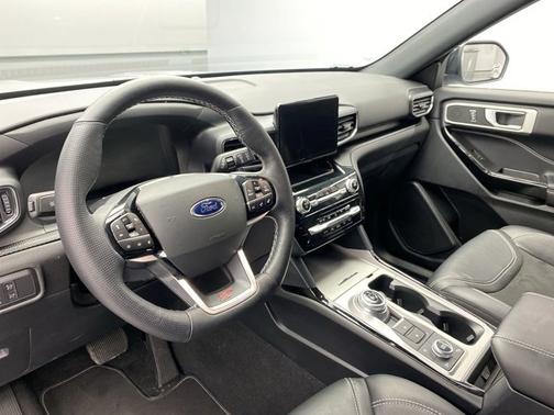 Photo 2 of 19 of 2021 Ford Explorer ST