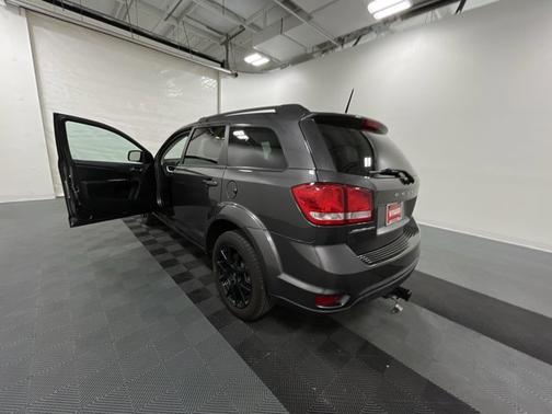 Photo 3 of 19 of 2018 Dodge Journey SXT