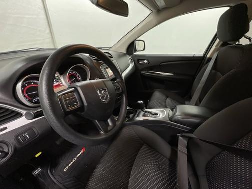 Photo 2 of 19 of 2018 Dodge Journey SXT