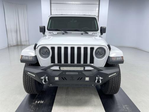 Photo 4 of 18 of 2018 Jeep Wrangler Unlimited Sahara