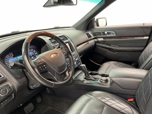 Photo 2 of 20 of 2016 Ford Explorer Platinum
