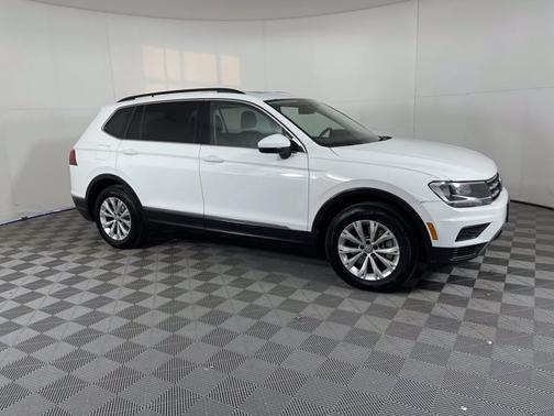 Photo 5 of 20 of 2018 Volkswagen Tiguan 2.0T SE