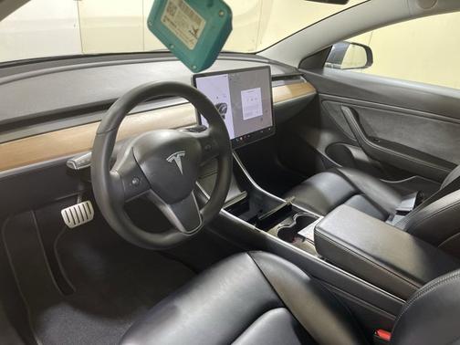 Photo 2 of 19 of 2020 Tesla Model 3 Performance