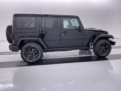 Photo 5 of 17 of 2015 Jeep Wrangler Unlimited Altitude