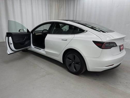 Photo 3 of 19 of 2019 Tesla Model 3 Long Range