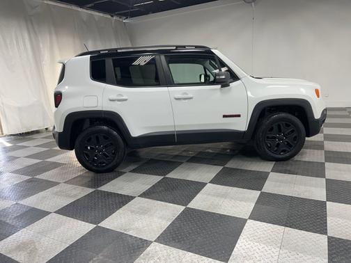 Photo 5 of 19 of 2018 Jeep Renegade Trailhawk