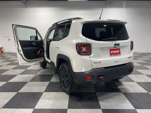 Photo 3 of 19 of 2018 Jeep Renegade Trailhawk