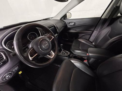 Photo 2 of 19 of 2018 Jeep Compass Limited