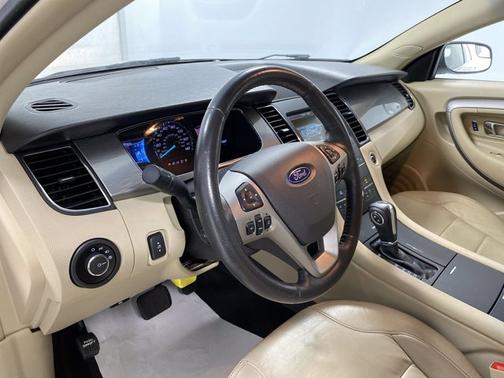 Photo 2 of 18 of 2015 Ford Taurus SEL