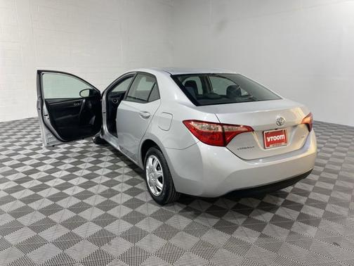 Photo 3 of 19 of 2019 Toyota Corolla LE