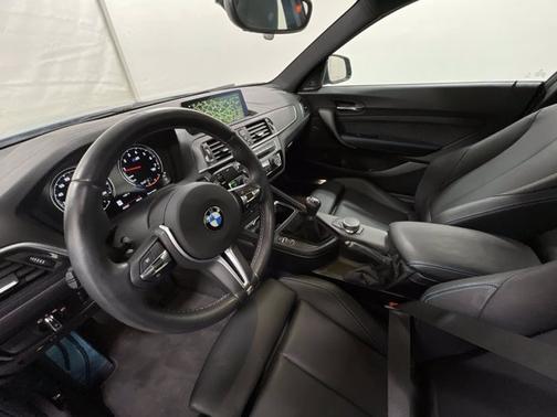 Photo 2 of 17 of 2018 BMW M2 Base
