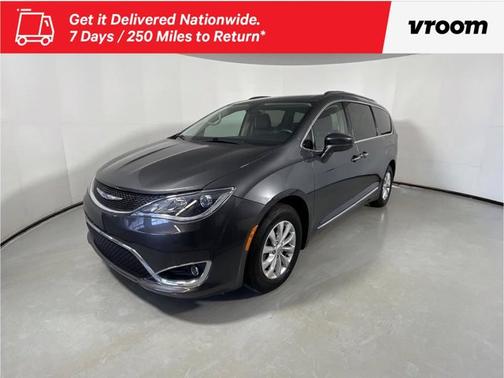 Photo 1 of 19 of 2018 Chrysler Pacifica Touring L