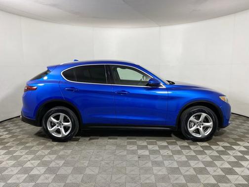 Photo 5 of 18 of 2019 Alfa Romeo Stelvio