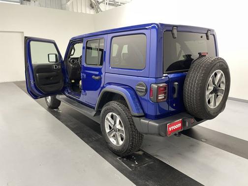 Photo 3 of 18 of 2018 Jeep Wrangler Unlimited Sahara
