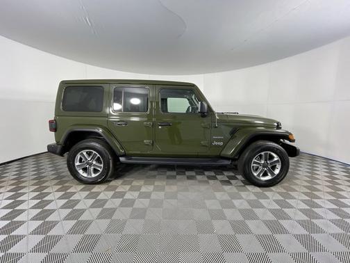 Photo 5 of 18 of 2021 Jeep Wrangler Unlimited Sahara