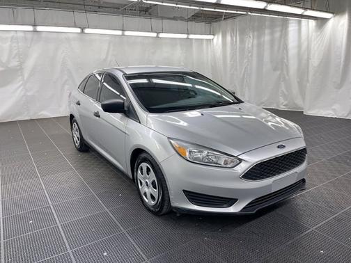 Photo 5 of 18 of 2018 Ford Focus S