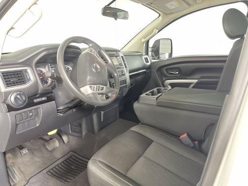Photo 2 of 17 of 2017 Nissan Titan XD SV
