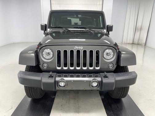 Photo 4 of 17 of 2018 Jeep Wrangler JK Sahara