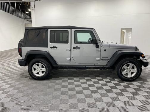 Photo 5 of 18 of 2016 Jeep Wrangler Unlimited Sport