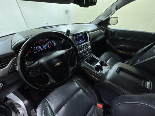 Photo 2 of 19 of 2020 Chevrolet Suburban LT
